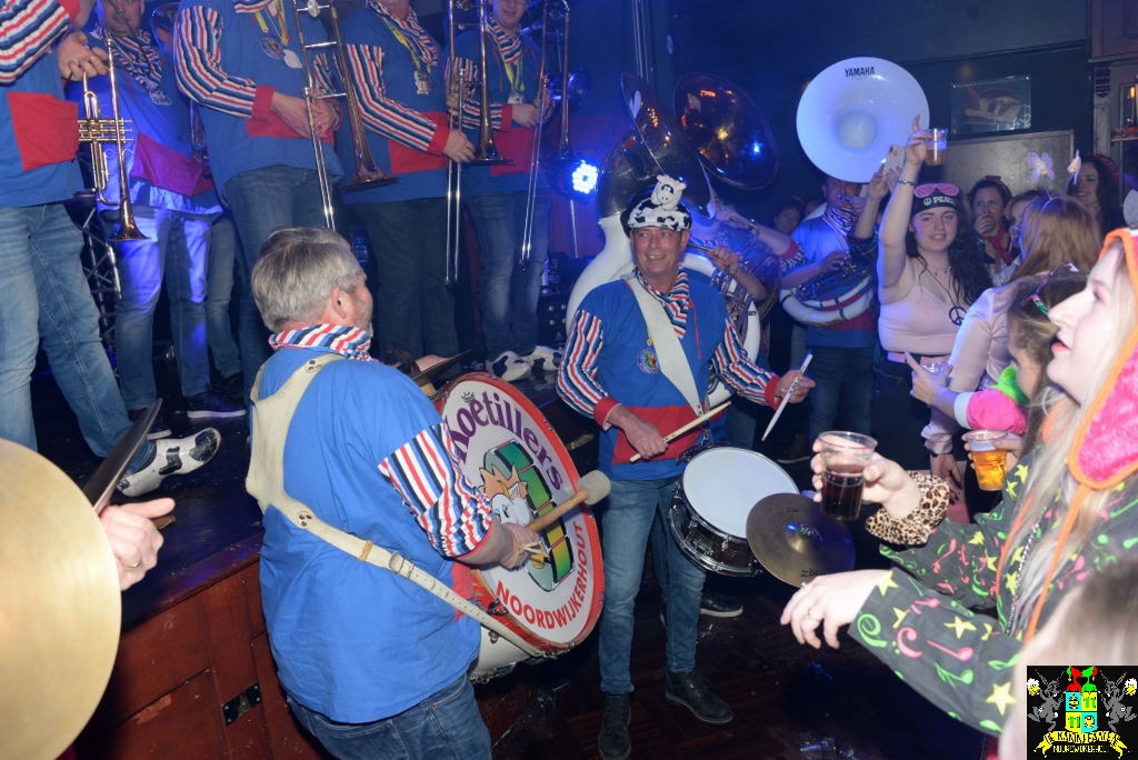 ../Images/Carnavals maandagavond in VdG 082.jpg